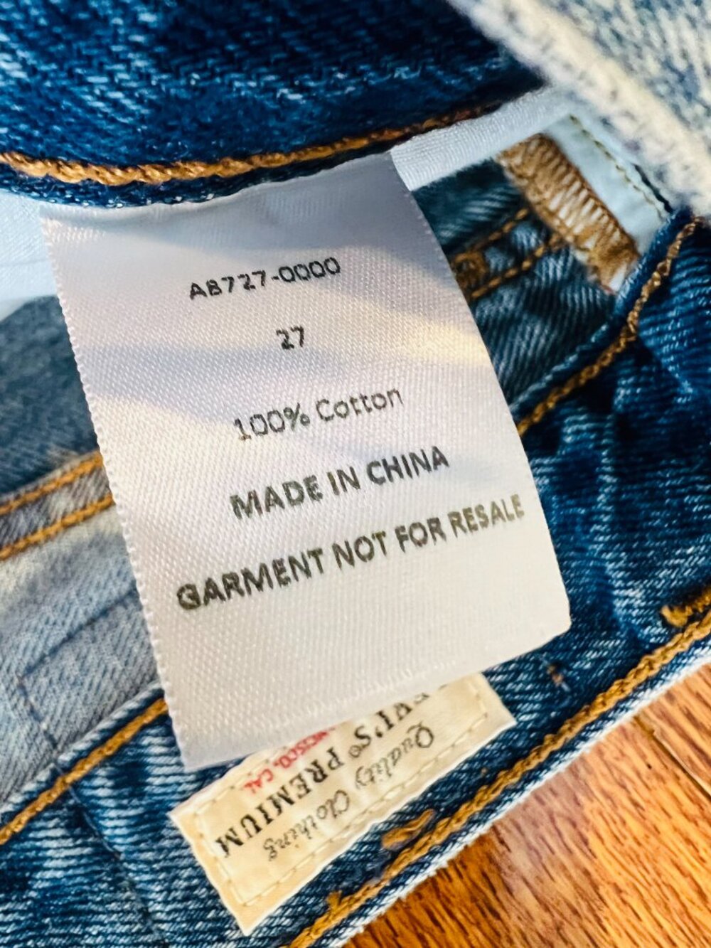 Levi's Premium Side Slit Icon Long Skirt BRAND NEW with tags Size 27 - Picture 6 of 16